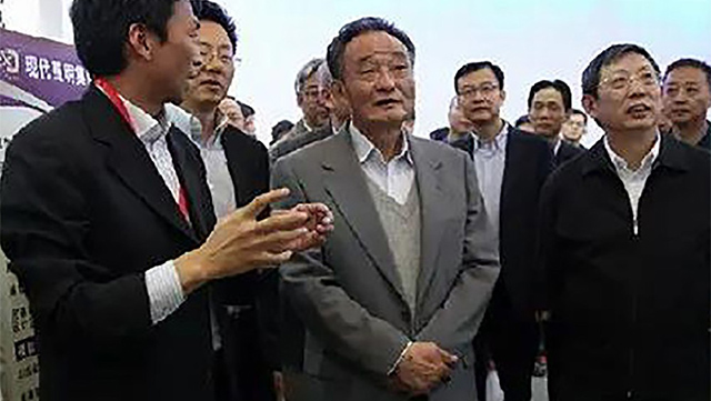 市长杨雄一行陪同前人大常委会委员长吴邦国同志视察木马设计作品【Prona普罗娜】智慧照明系统